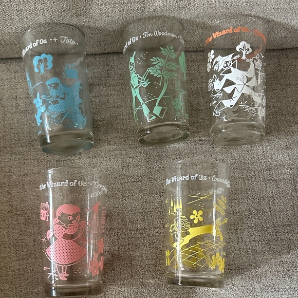 Vintage 1950s Wizard of Oz glass S & Co peanut butter glass tumblers set of 5